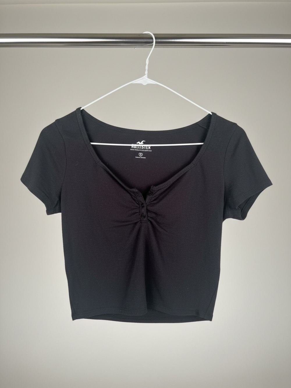 Hollister Black Ruched Button-Front Crop Tee